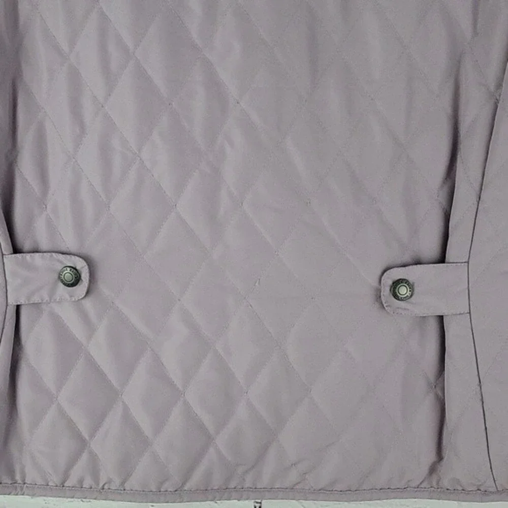 Eddie Bauer Purple Quilt Pattern Vest With Zipper Closure. Size Extra Large.